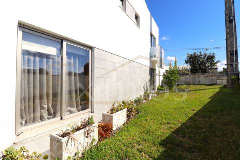 Moradia V3 com garagem, em Aguçadoura