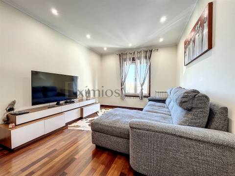 Apartamento T3, com garagem fechada, na Póvoa de Varzim