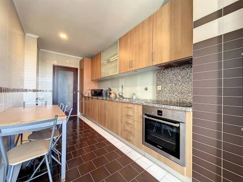 Apartamento T3, com garagem fechada, na Póvoa de Varzim
