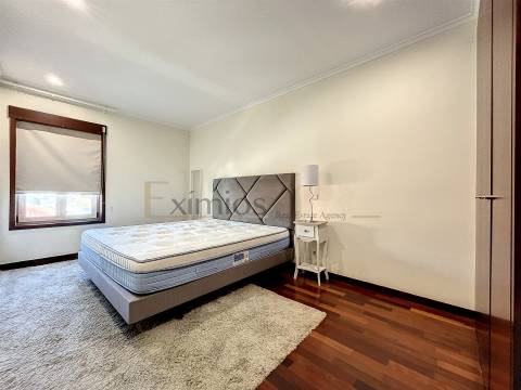 Apartamento T3, com garagem fechada, na Póvoa de Varzim