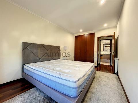 Apartamento T3, com garagem fechada, na Póvoa de Varzim