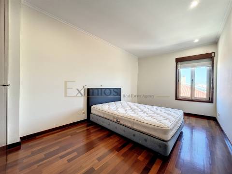 Apartamento T3, com garagem fechada, na Póvoa de Varzim