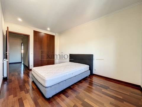 Apartamento T3, com garagem fechada, na Póvoa de Varzim