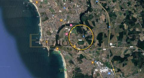 Terreno com vistas de rio, em Retorta