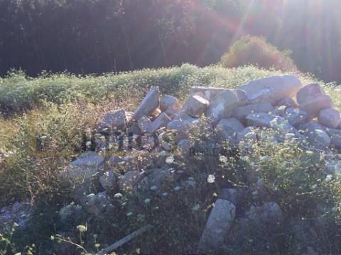 Terreno com vistas de rio, em Retorta