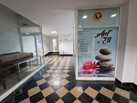 Loja destinada para venda, no centro de Santo Tirso