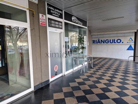 Loja destinada para venda, no centro de Santo Tirso
