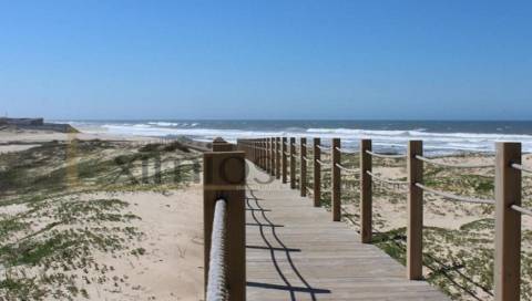 Dois lotes de terreno para construção, junto à praia de Aver-o-Mar