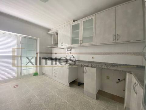 Moradia isolada V7 com jardim e terraço, em Argivai