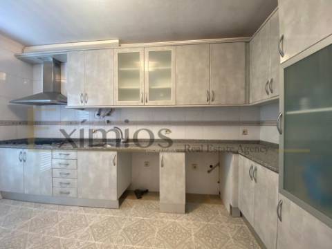 Moradia isolada V7 com jardim e terraço, em Argivai