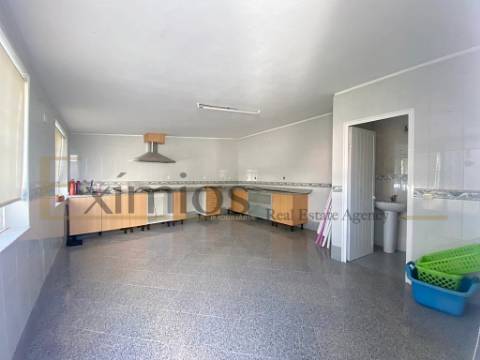 Moradia isolada V7 com jardim e terraço, em Argivai