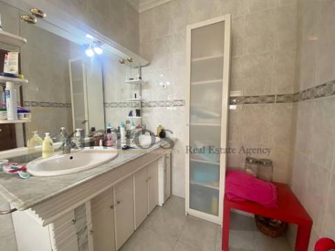 Moradia isolada V7 com jardim e terraço, em Argivai