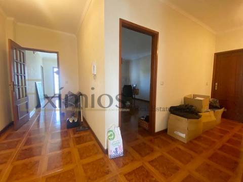 Moradia isolada V7 com jardim e terraço, em Argivai