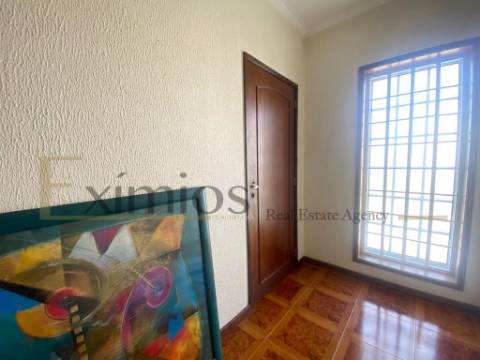 Moradia isolada V7 com jardim e terraço, em Argivai