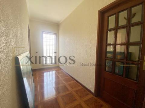 Moradia isolada V7 com jardim e terraço, em Argivai