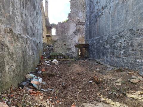 Moradia V3 para restauro total, em Vila do Conde