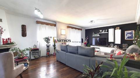 Moradia geminada V4 , com terraço, em Póvoa de Varzim