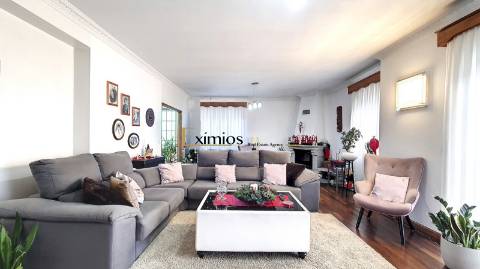 Moradia geminada V4 , com terraço, em Póvoa de Varzim