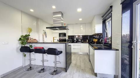 Moradia geminada V4 , com terraço, em Póvoa de Varzim