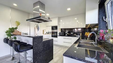 Moradia geminada V4 , com terraço, em Póvoa de Varzim