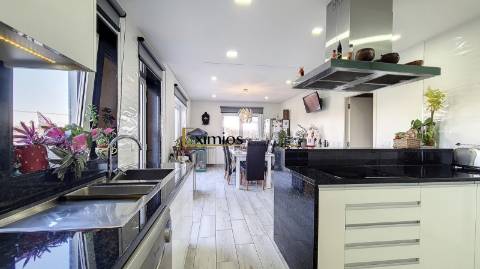 Moradia geminada V4 , com terraço, em Póvoa de Varzim