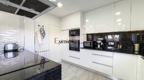 Moradia geminada V4 , com terraço, em Póvoa de Varzim