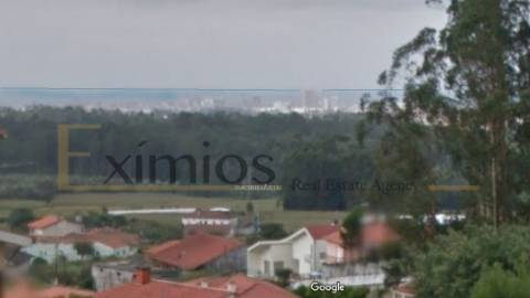 Lote de terreno com 380m2, em Laúndos