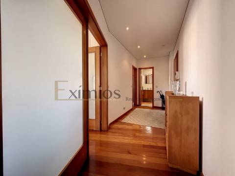 Apartamento T4 com garagem, na Póvoa de Varzim