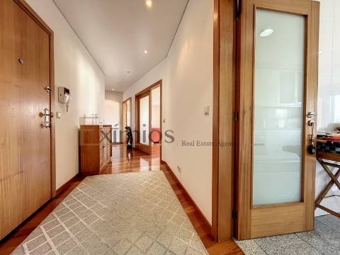 Apartamento T4 com garagem, na Póvoa de Varzim