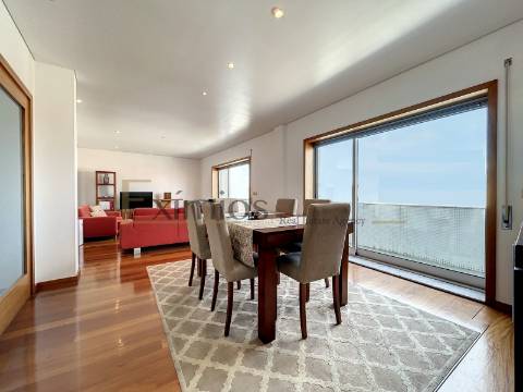 Apartamento T4 com garagem, na Póvoa de Varzim