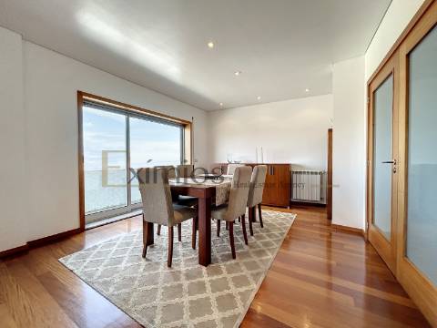 Apartamento T4 com garagem, na Póvoa de Varzim