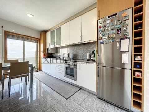 Apartamento T4 com garagem, na Póvoa de Varzim