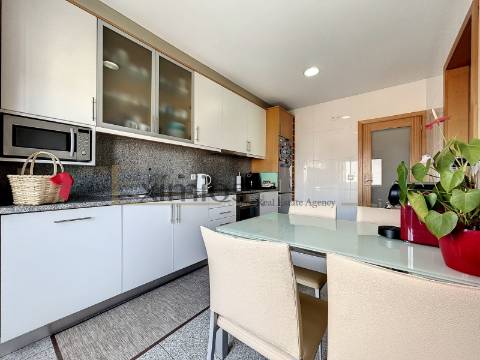 Apartamento T4 com garagem, na Póvoa de Varzim