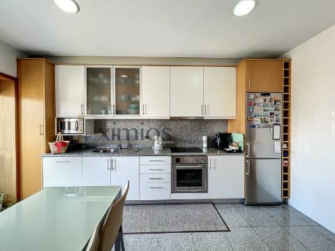 Apartamento T4 com garagem, na Póvoa de Varzim