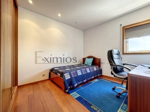 Apartamento T4 com garagem, na Póvoa de Varzim