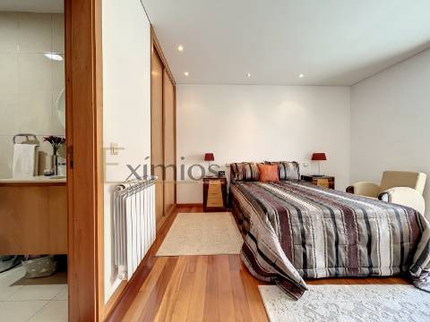 Apartamento T4 com garagem, na Póvoa de Varzim