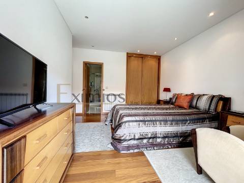 Apartamento T4 com garagem, na Póvoa de Varzim