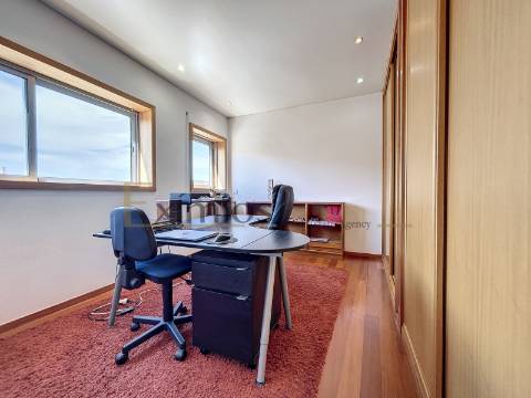 Apartamento T4 com garagem, na Póvoa de Varzim