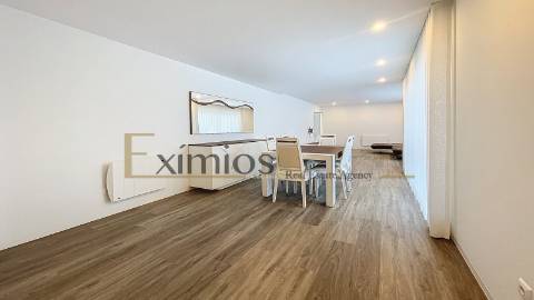 Apartamento T3, semi novo, em Póvoa de Varzim