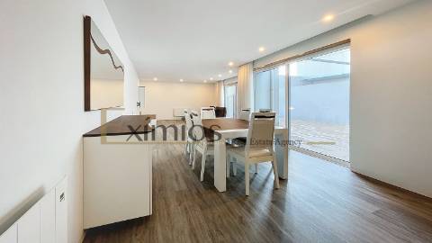 Apartamento T3, semi novo, em Póvoa de Varzim