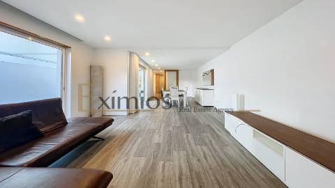 Apartamento T3, semi novo, em Póvoa de Varzim