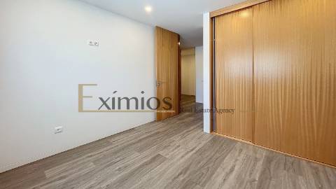 Apartamento T3, semi novo, em Póvoa de Varzim