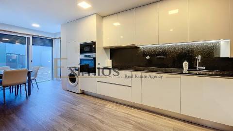 Apartamento T3, semi novo, em Póvoa de Varzim