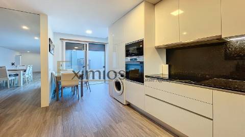 Apartamento T3, semi novo, em Póvoa de Varzim
