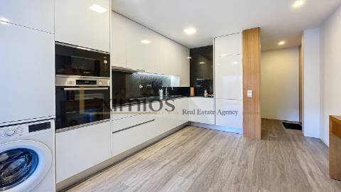 Apartamento T3, semi novo, em Póvoa de Varzim
