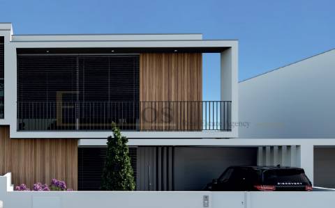 Moradia V3 em fase de construção, em Vila Chã.