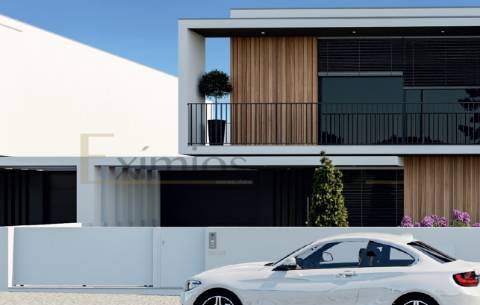 Moradia V3 em fase de construção, em Vila Chã.