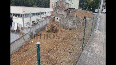 Moradia para restauro, em Águas Santas, na Maia