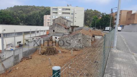Moradia para restauro, em Águas Santas, na Maia