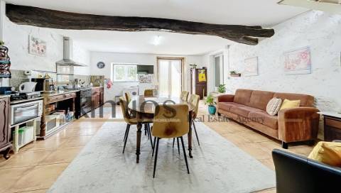 Moradia rústica V3 individual, em Terroso.